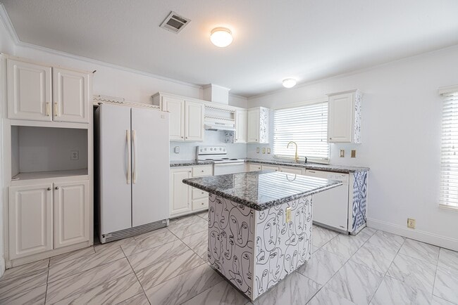 Building Photo - 11738 Greencanyon Dr