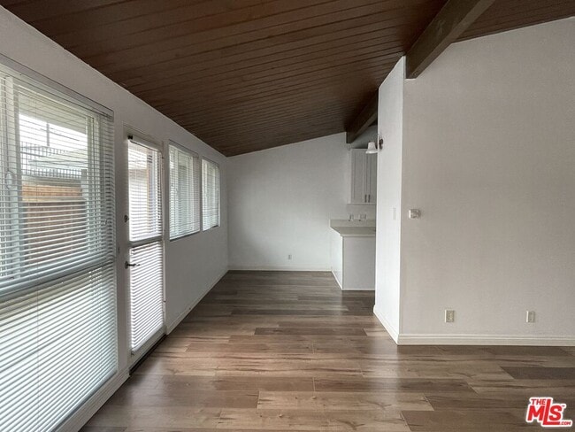 Building Photo - 4419 W Rosecrans Ave