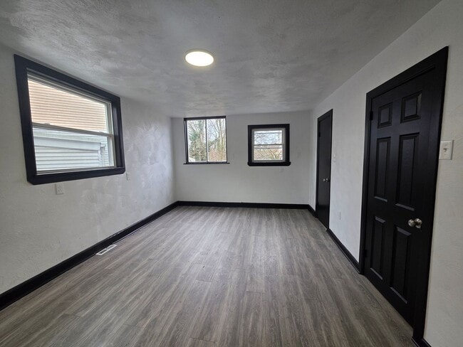 Building Photo - Updated 1 bedroom 1 bath for rent in Arlington!