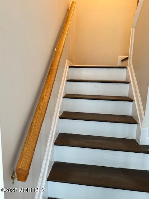 Building Photo - 975 Lily Ct