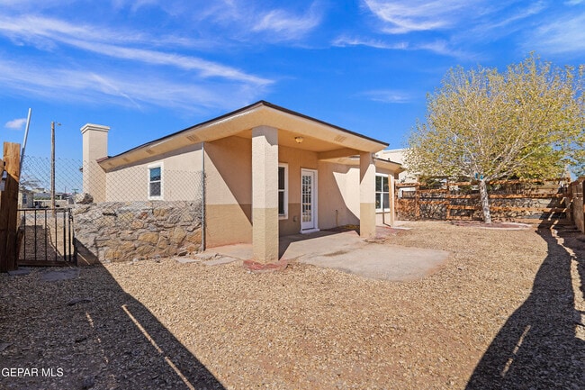 Building Photo - 14720 Sand Gate Dr