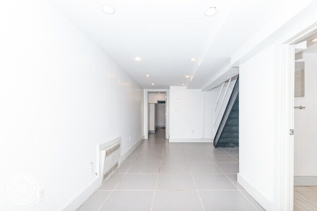 Building Photo - 233 Jefferson St