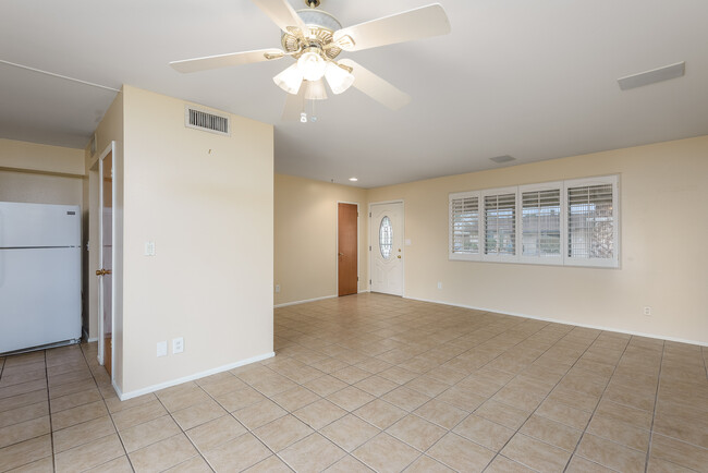 Living room - 11402 N 110th Dr