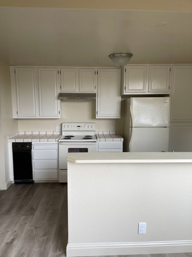 Building Photo - 058 (1262-64 Stanyan)