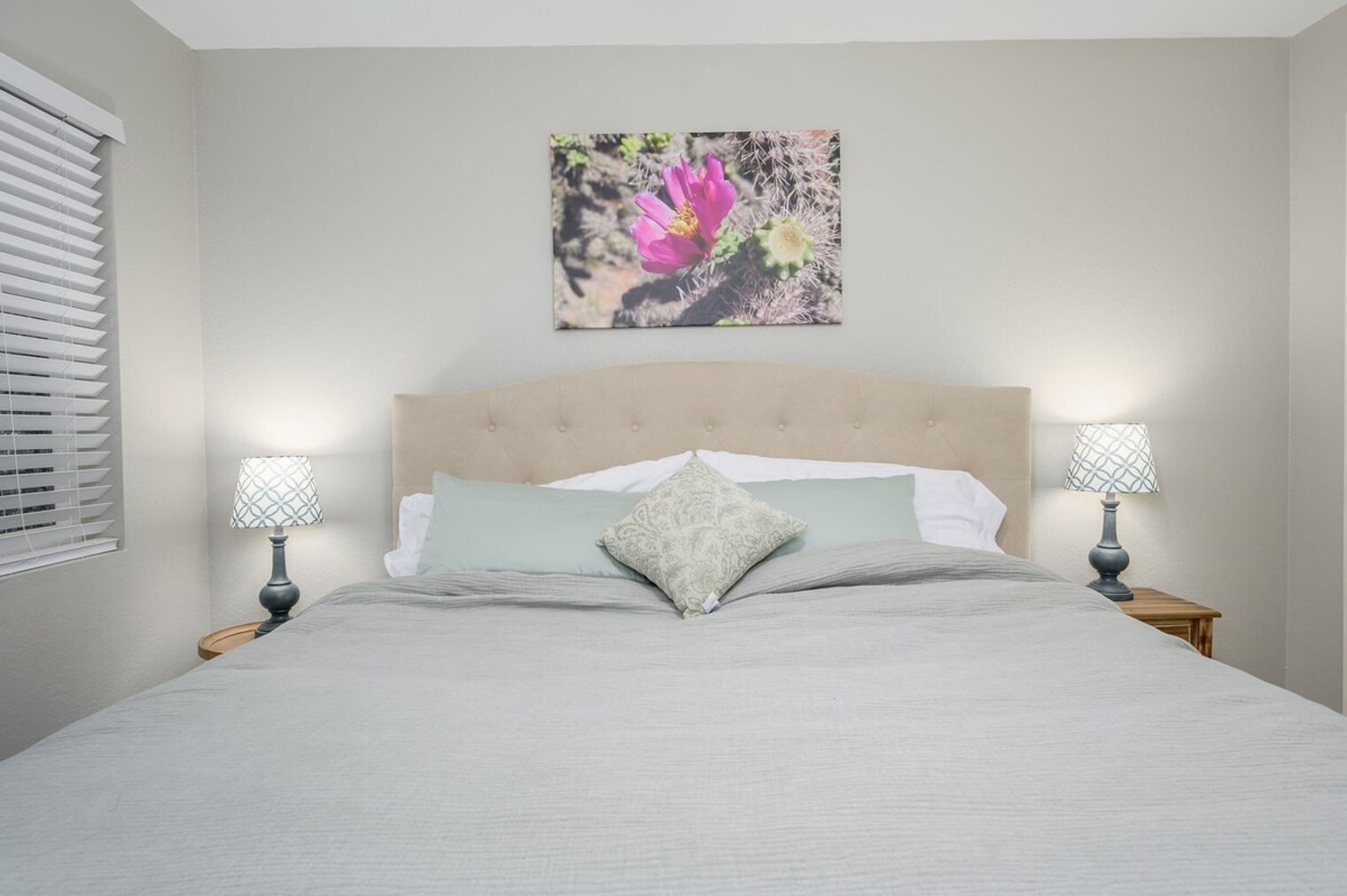 Building Photo - 4850 E Desert Cove Ave