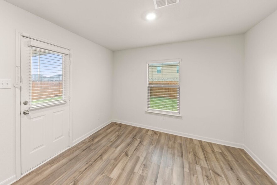 Building Photo - 3016 Boran Dr