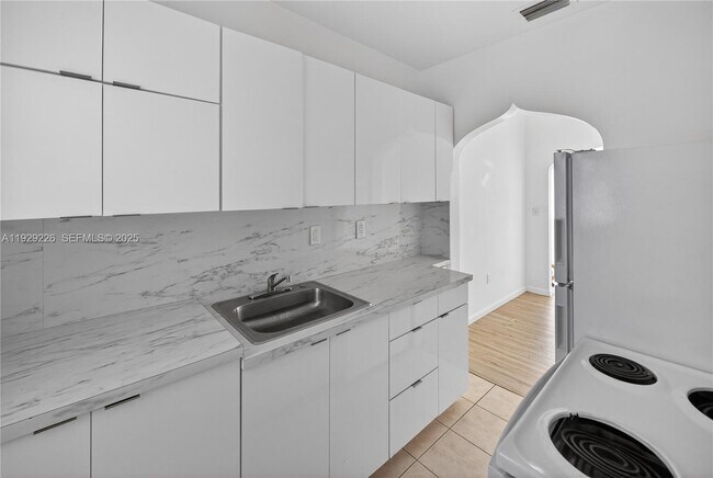 Building Photo - 1220 Marseille Dr