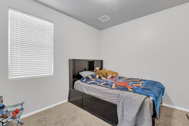 Building Photo - 1044 Gaitan St