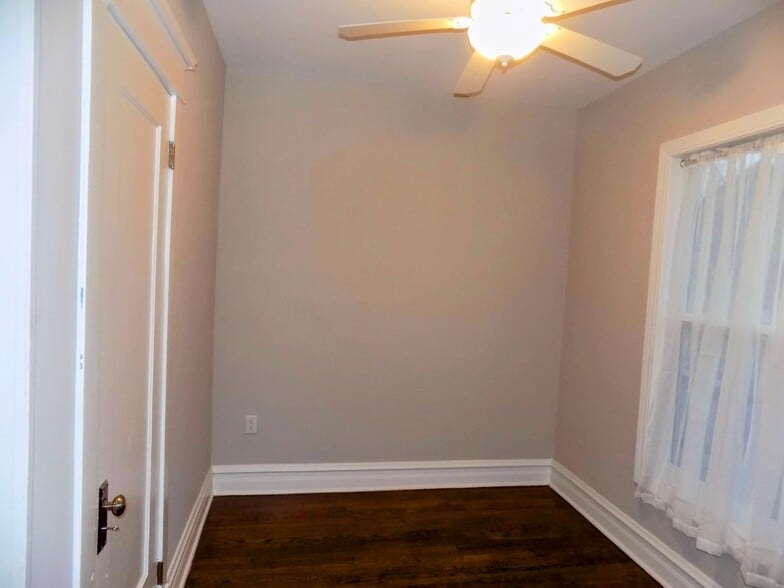 Building Photo - 434 N Pine Ave