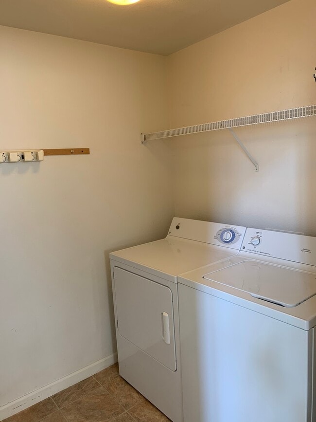 Building Photo - 2 Bed 2 Bath Condo