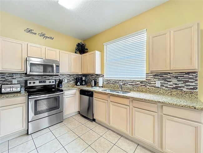 Building Photo - 520 Orista Dr