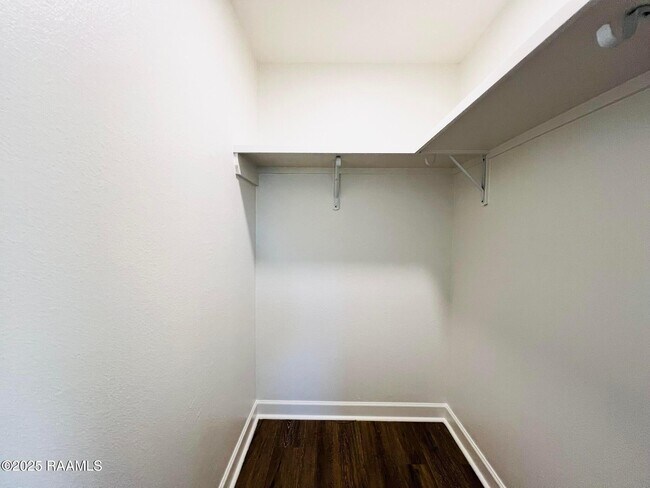 Building Photo - 207 Mitze Dr