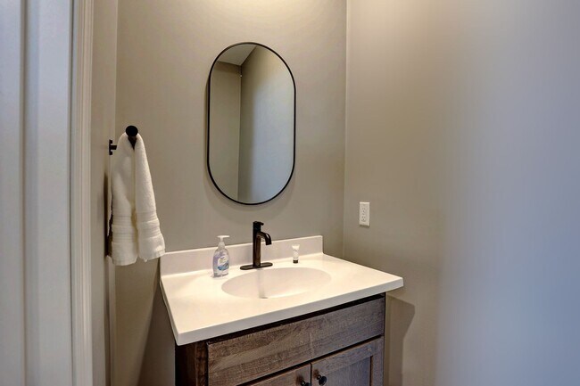 Building Photo - New-Willow Cascades Townhomes!