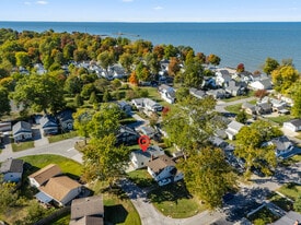 Building Photo - 4826 Hiawatha Dr