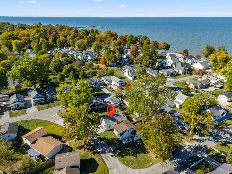 Primary Photo - 4826 Hiawatha Dr