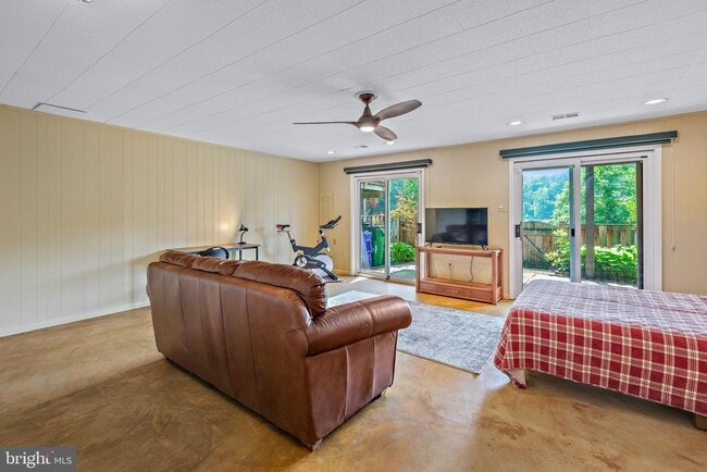 Building Photo - 7261 Dockside Ln