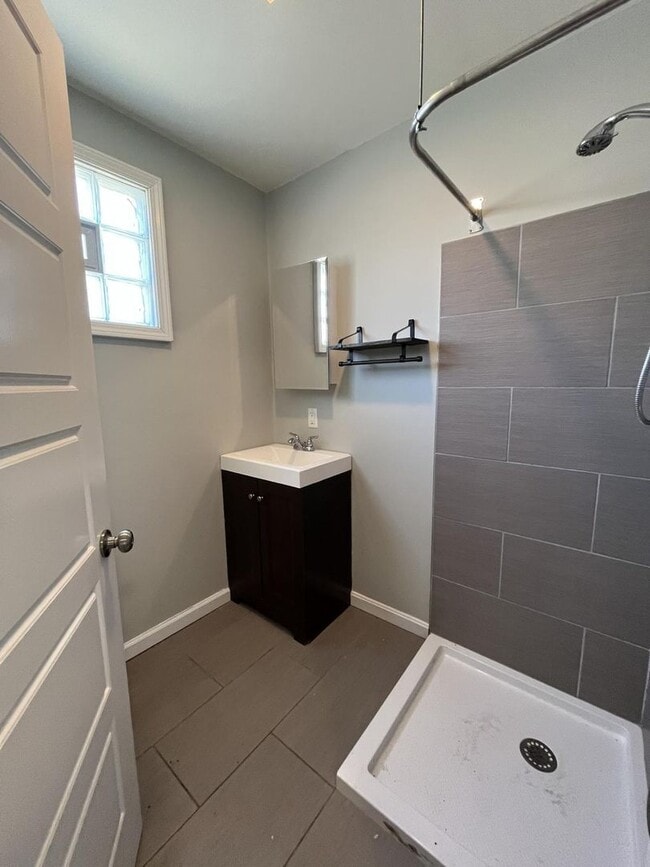 Building Photo - 624 N Upper St