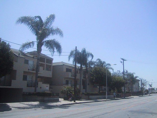Building Photo - Emerald Terrace Apartments 2