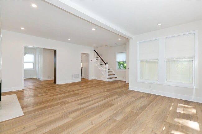 Building Photo - 25903 Pembroke Ave