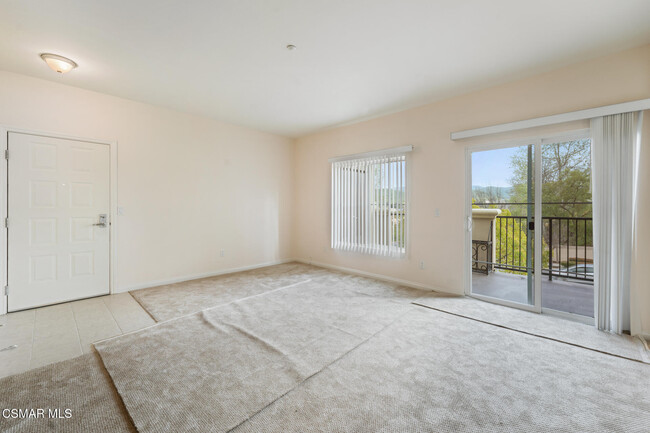 Building Photo - 453 Country Club Dr