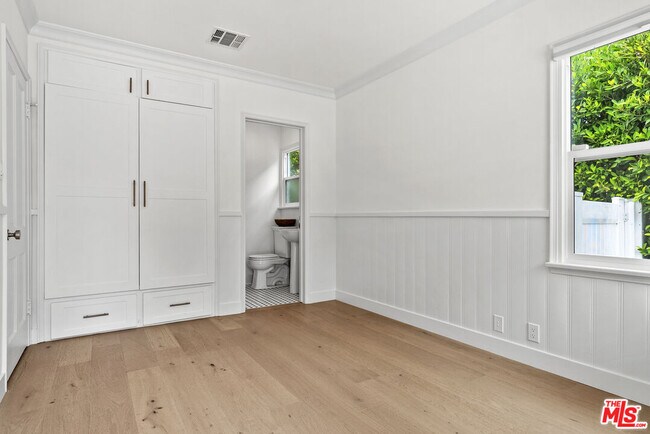Building Photo - 3956 Alcove Ave