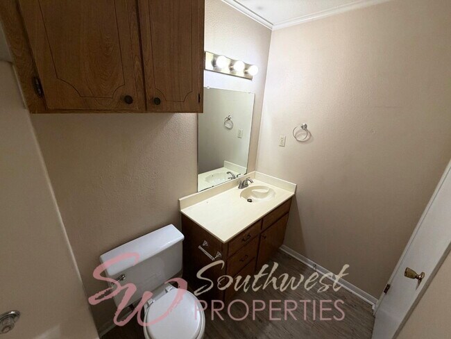 Building Photo - 3 bedroom 2 bath in an excellent neighborhood