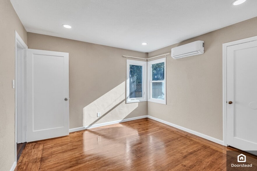 Building Photo - 711 Smith Ave