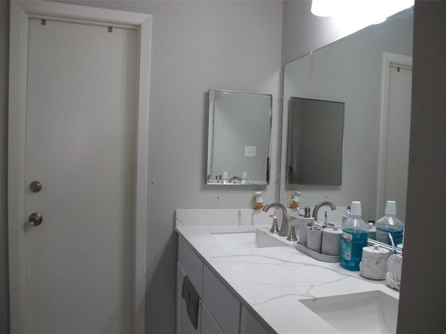 Building Photo - 14207 Long River Ct