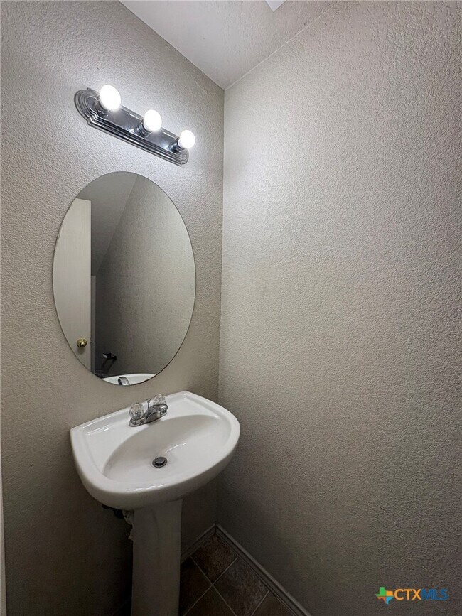 Building Photo - 2102 Tahoe Ct