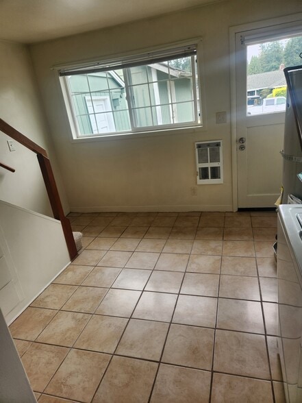 Building Photo - 15732 E Shore Dr