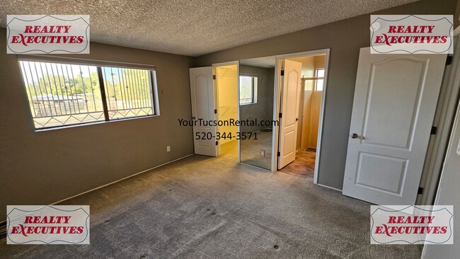 Building Photo - La Cholla & Magee Rd area - 3 bedrooms & 2...