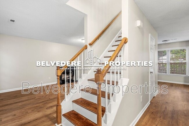 Building Photo - 2320 Meadow Gate Dr