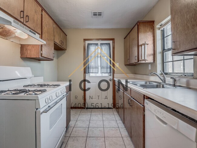 Building Photo - 2021 Brighton Ave