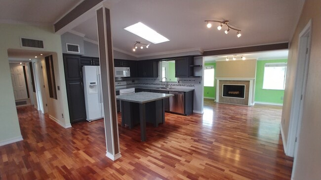 Building Photo - 539 Mallard Cir W