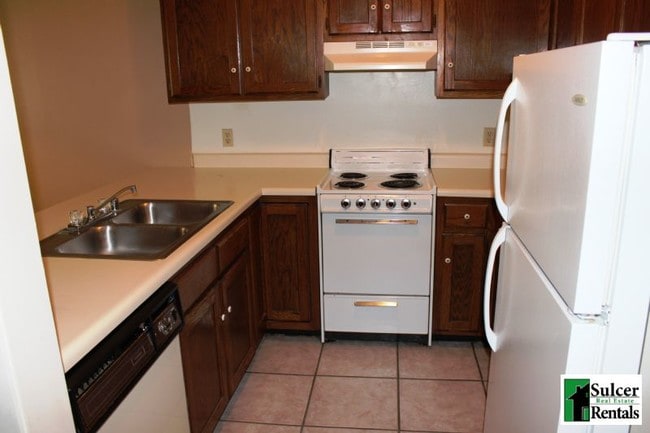 Building Photo - Energy Efficient but roomy - Premium locat...