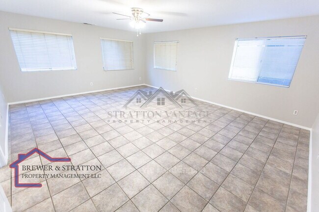 Building Photo - 1431 E Encinas Ave