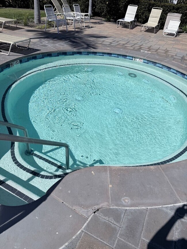 Building Photo - Exclusive Newport Terrace Condos - Trails to the Beach!