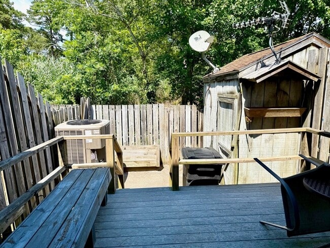 Building Photo - 7227 Oak Ridge Pl