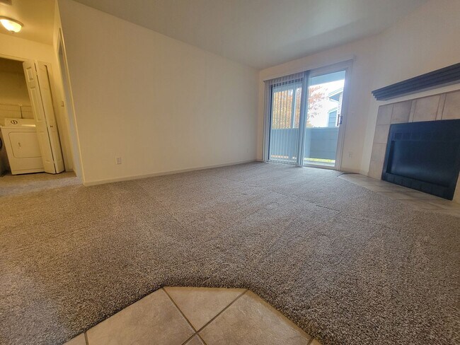 Building Photo - Fresh Boulder 1 Bedroom Condo for Rent wit...