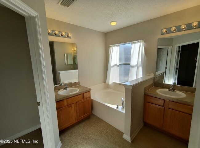 Building Photo - 6781 Plum Lake Dr N