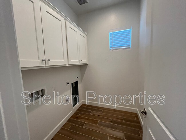 Building Photo - 20711 W Medlock Dr