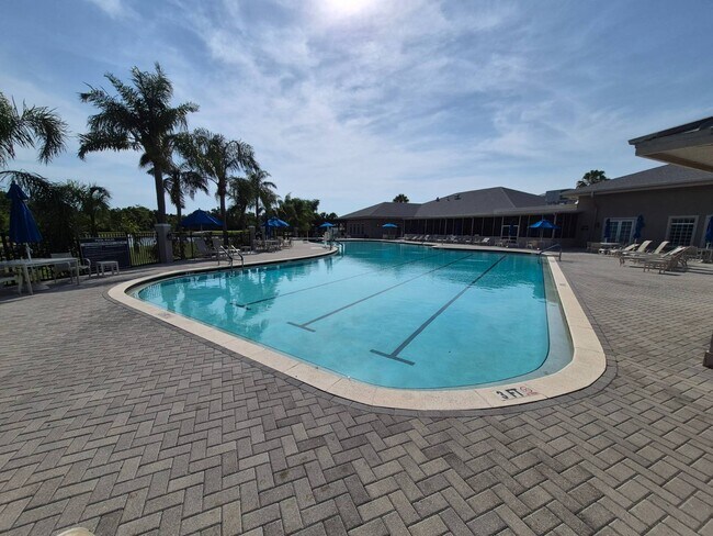 Building Photo - 2113 Sawgrass Ln