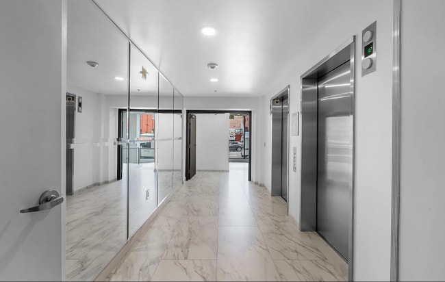 Building Photo - 475 Redwood St