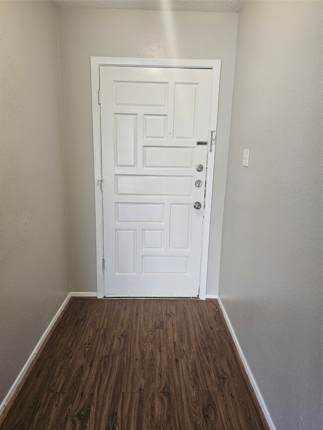 Building Photo - 2714 Lower Valley Dr