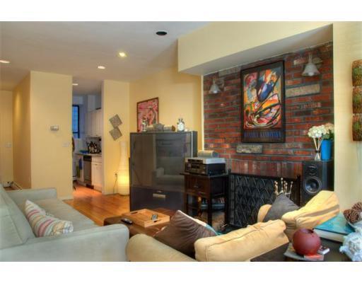 Building Photo - 407 Marlborough St
