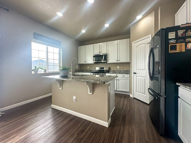 Building Photo - Grand 6bd 4ba Crystal Valley home with an in-law suite!!!