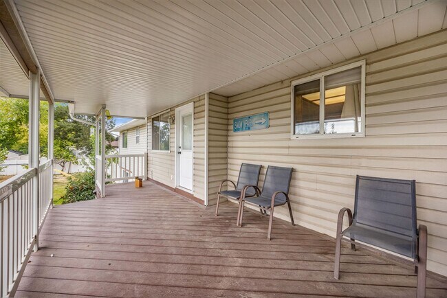 Building Photo - 567 N Allanwood Pl