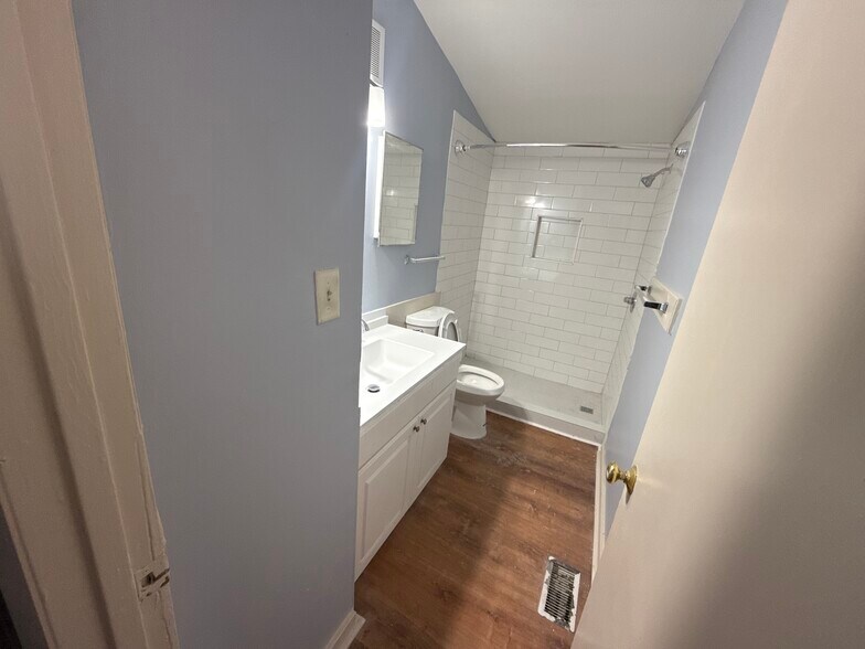 Building Photo - 1009 Hampton St NW