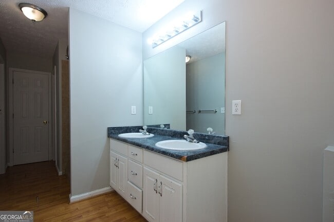 Building Photo - 350 Windermere Dr