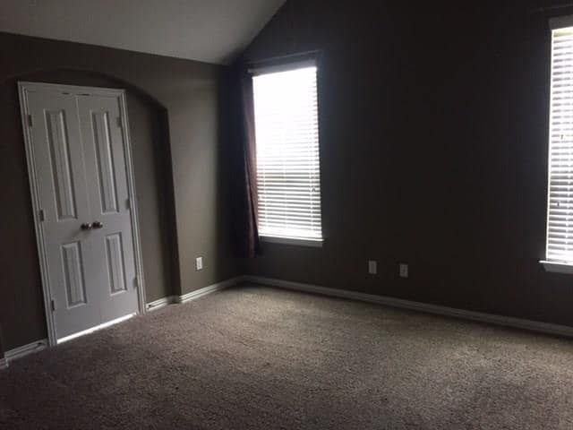 Building Photo - 405 Hendelson Ln